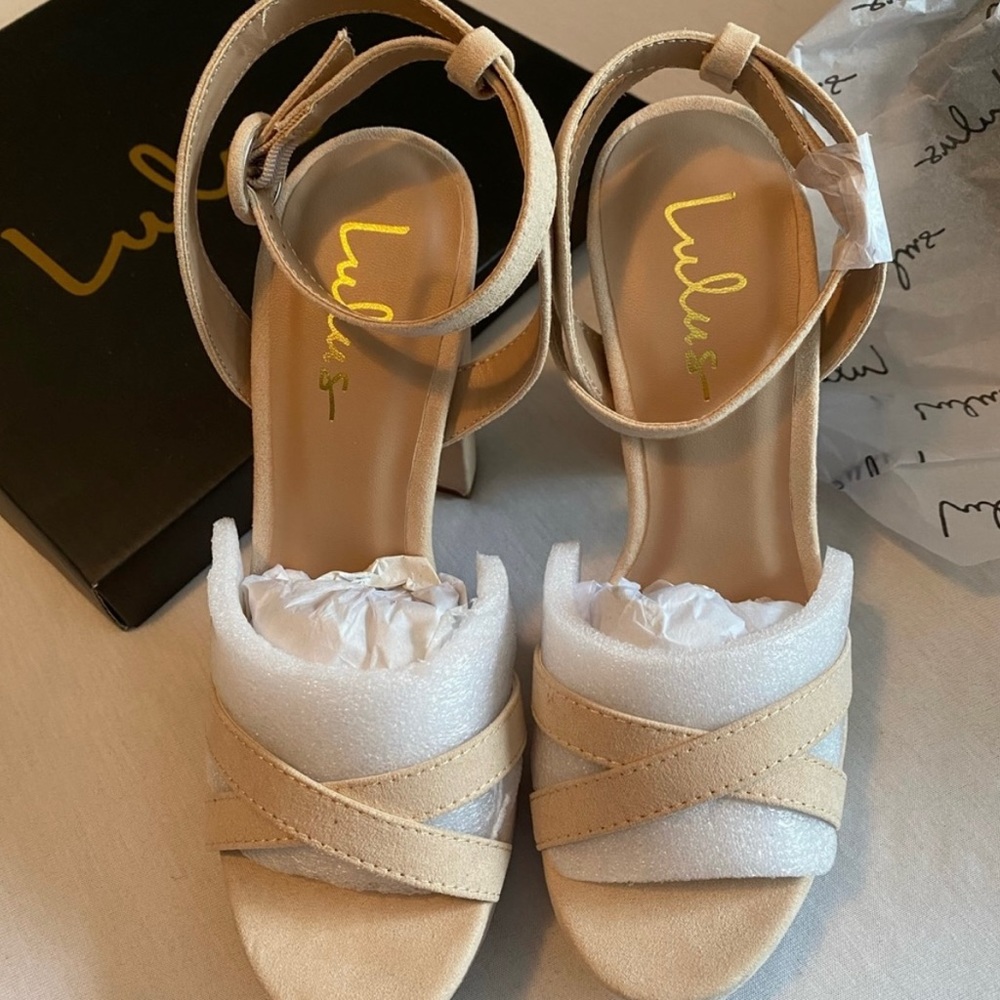 Lulu’s Nude/Cream Heels size 7 - Picture 5 of 7